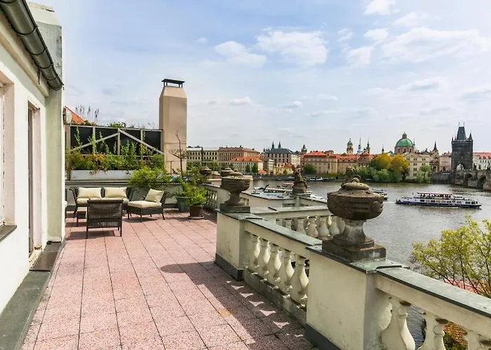 Charles Bridge Apartman *