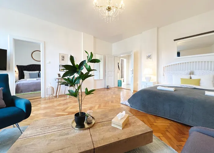 Charles Bridge Apartman *